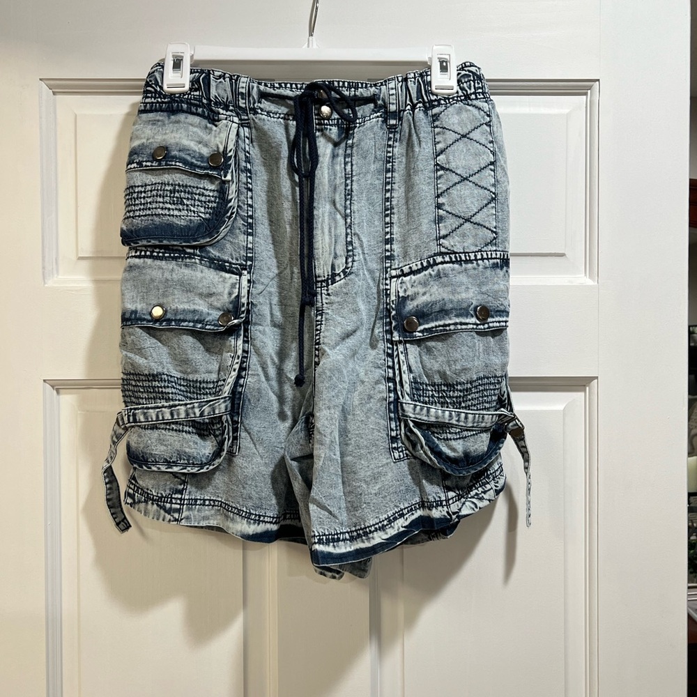 Acid-Wash Denim Cargo Shorts with Utility Pockets